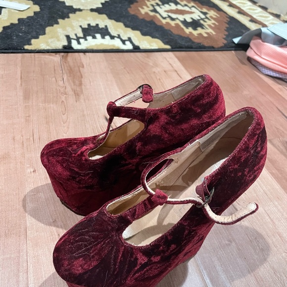 Beautiful rare burgundy wedge platforms - Picture 2 of 6